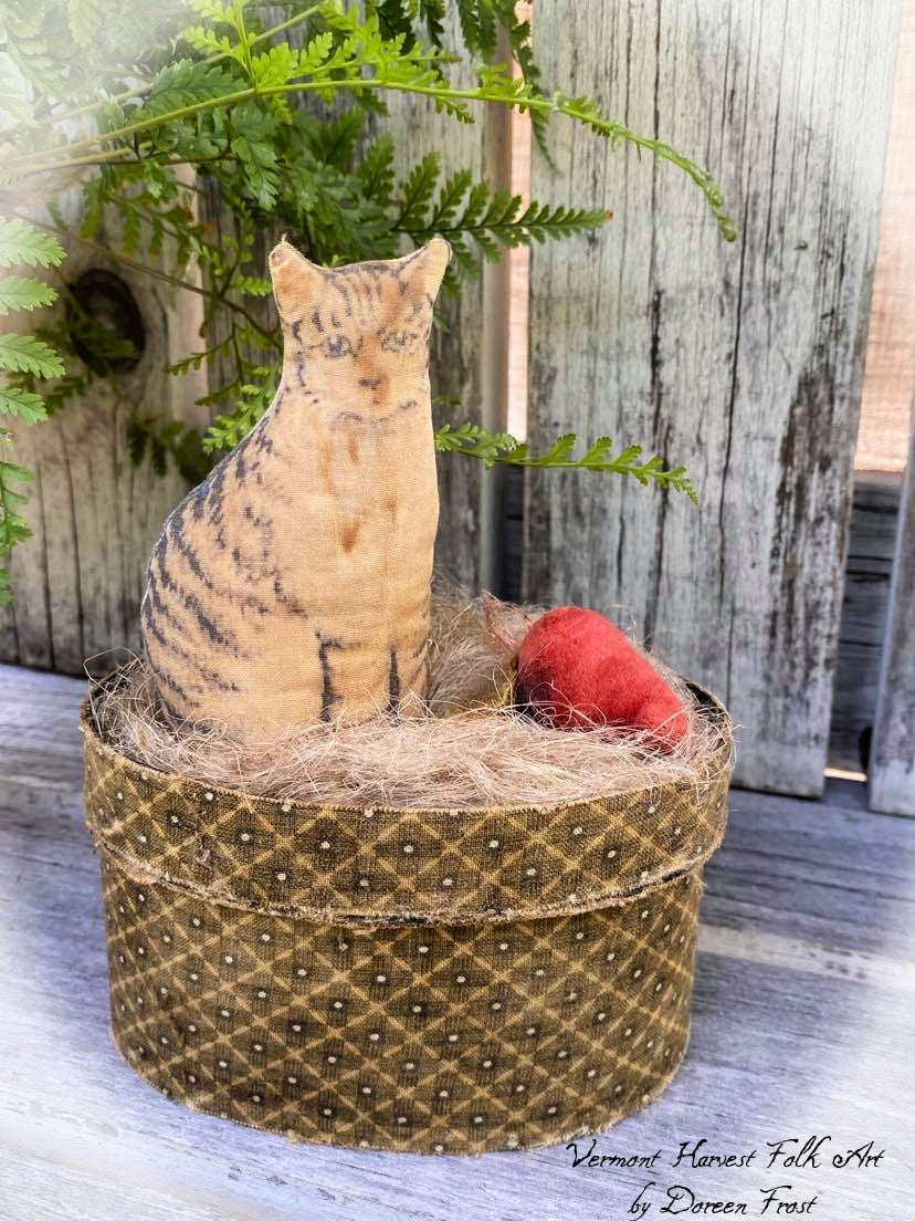 Oval Keepsake Cat Box With A Wee Berry
